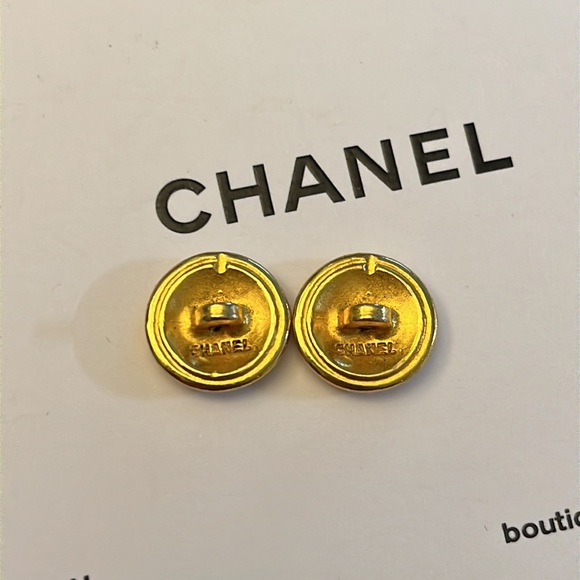 SOLD đź’” AUTHENTIC!! Lot Of 5 Chanel Vintage CC Buttons Gold 1990s - Picture 6 of 9